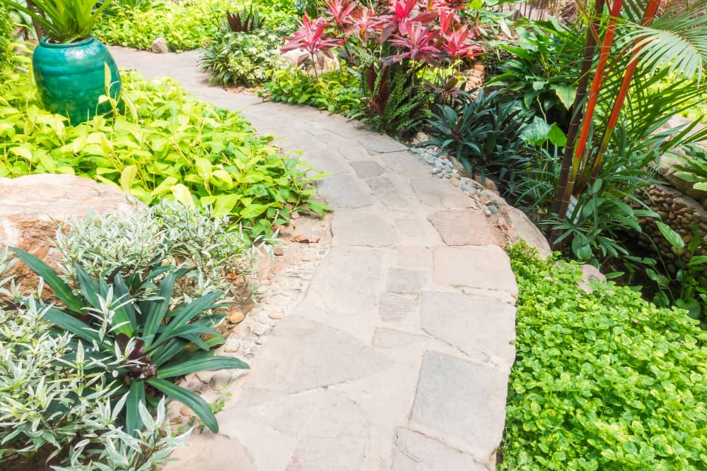 Cómo diseñar un jardín pequeño para que parezca más grande
